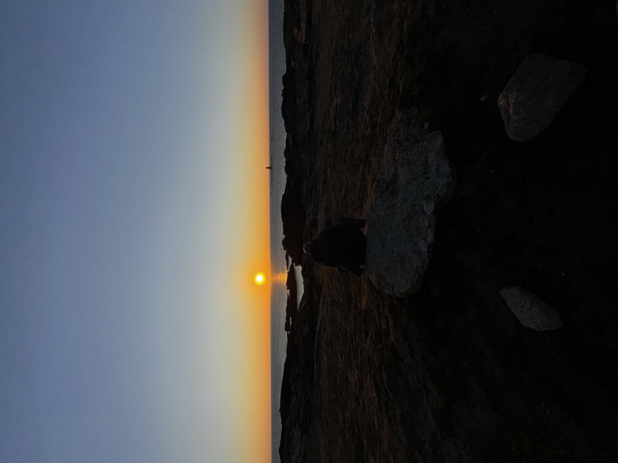 Guy Don face au coucher de soleil depuis la Pointe du But, île d'Yeu
